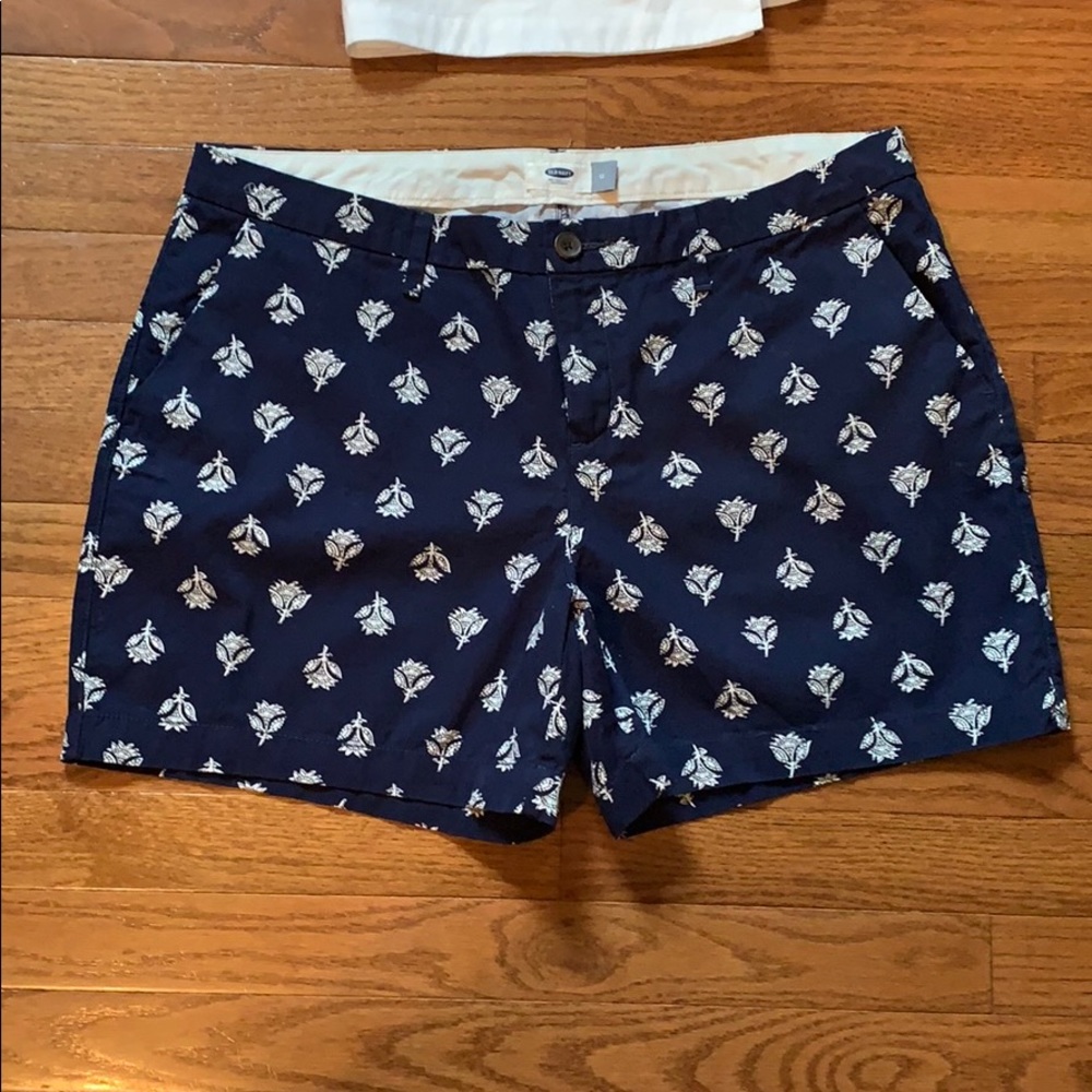 Shorts - Picture 3 of 4